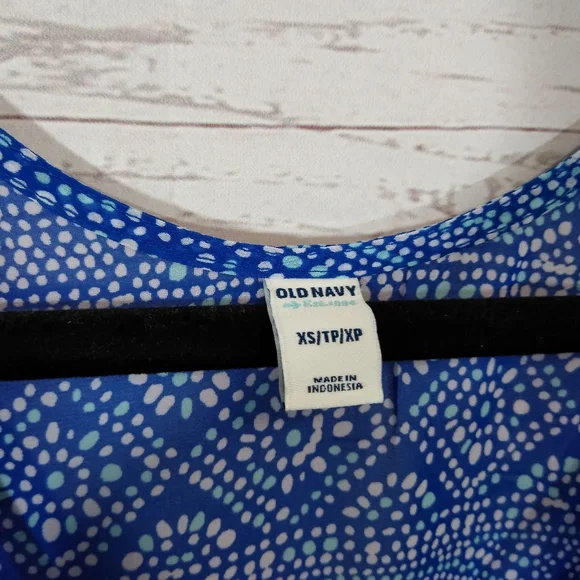 Old Navy semi sheer blue sleeveless tank top - Picture 3 of 5